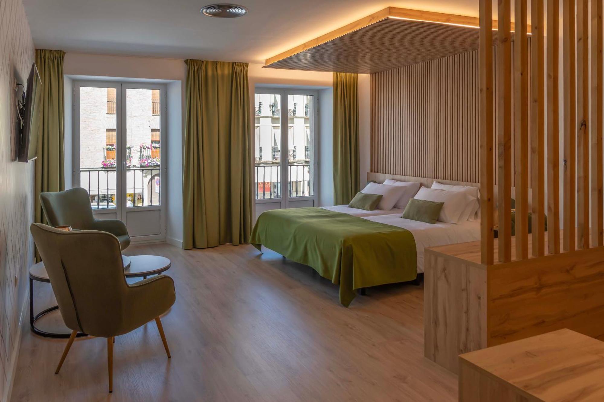 Hotel & Restaurante El Casino Villafranca Del Bierzo Buitenkant foto