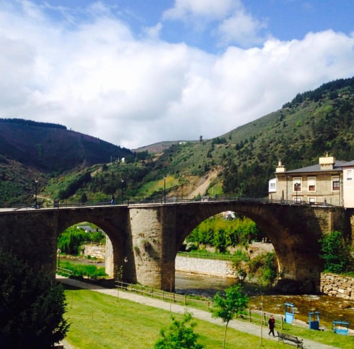 Hotel & Restaurante El Casino Villafranca Del Bierzo Buitenkant foto