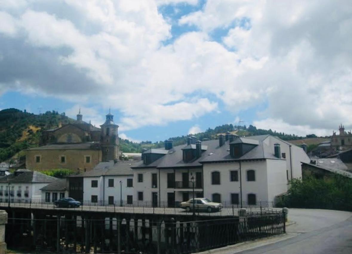 Hotel & Restaurante El Casino Villafranca Del Bierzo Buitenkant foto